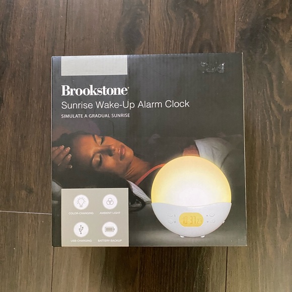 Alarm clock-color changing modes - Picture 1 of 2